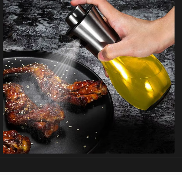 100 ml glazen olieverstuiver in gebruik bij het koken